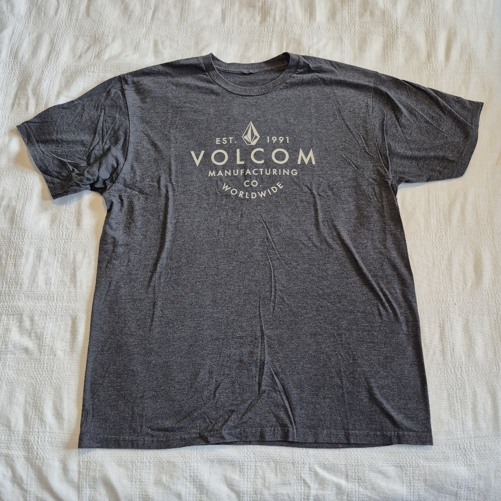 Men's gray size tag removed Large ??Volcom short sleevd shirt GUC